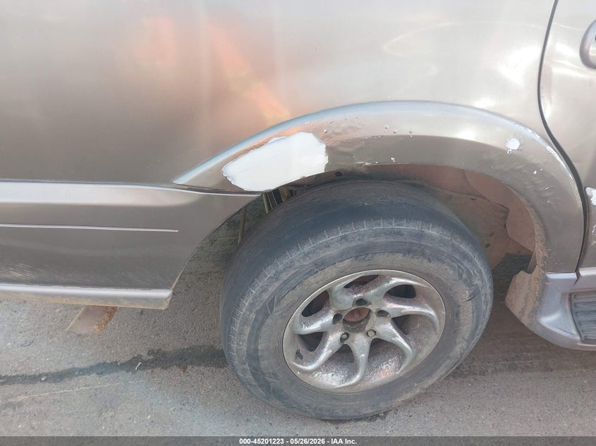 2002 Lincoln Navigator VIN: 5LMEU27R22LJ17907 Lot: 45201223