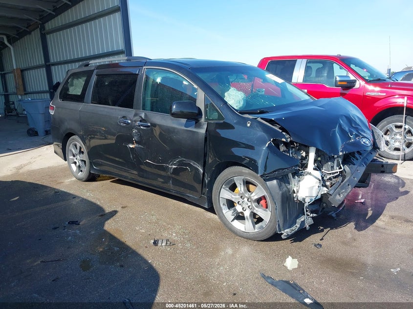 2014 Toyota Se 8 Passenger