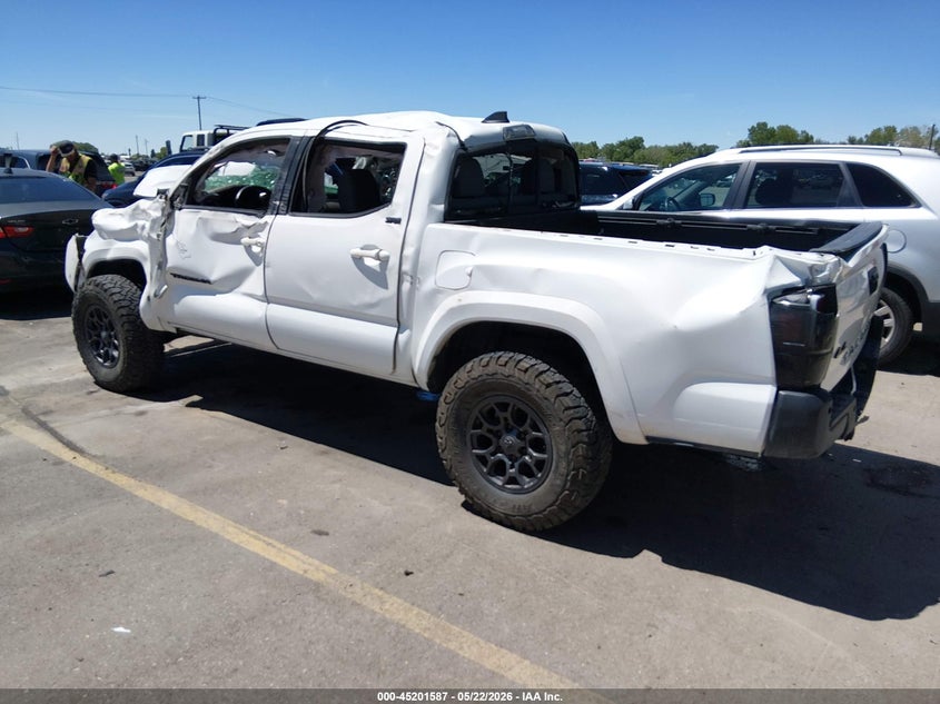 2017 TOYOTA TACOMA auction photo 3