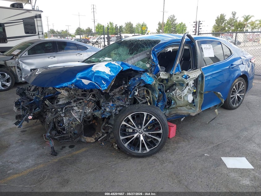 2018 TOYOTA CAMRY auction photo 2