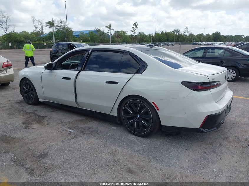 2024 BMW I7 auction photo 3
