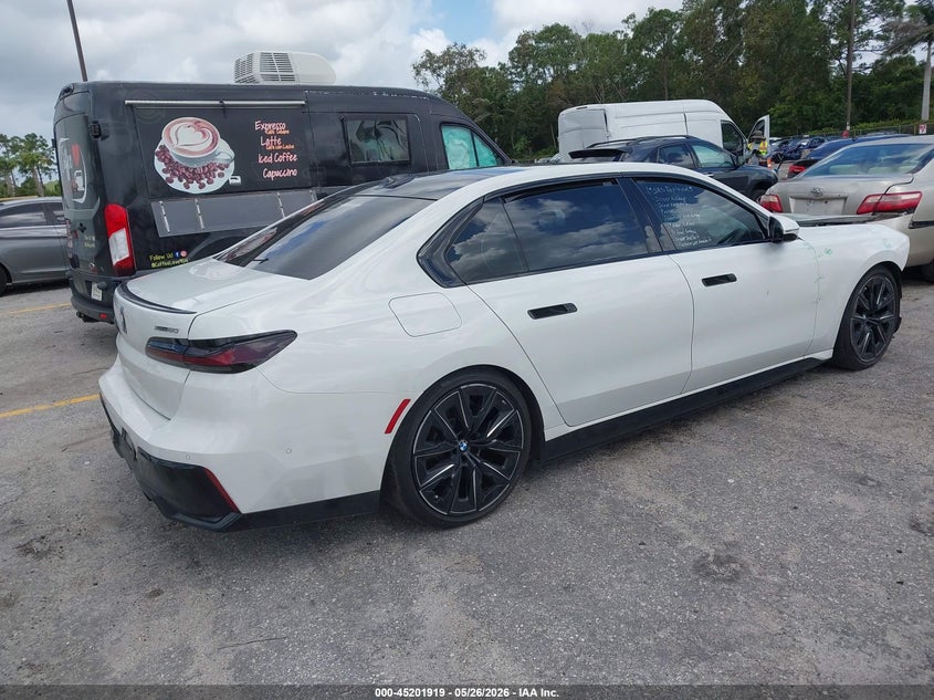 2024 BMW I7 auction photo 4