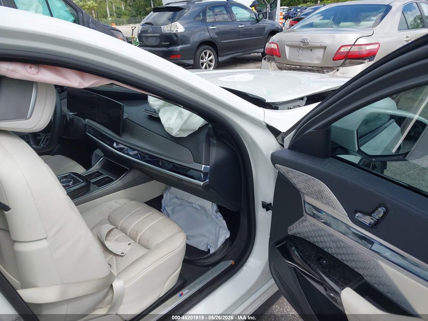 2024 BMW I7 auction photo 5