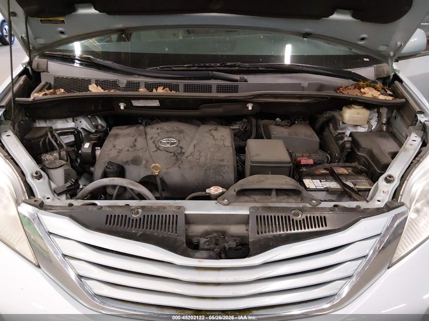 TOYOTA SIENNA - zdjęcie 10