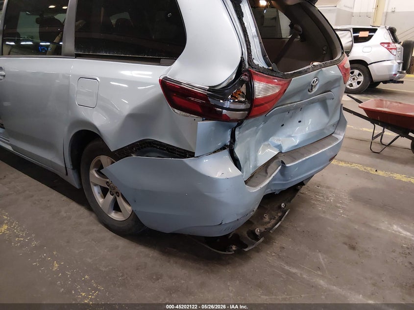 TOYOTA SIENNA - zdjęcie 6