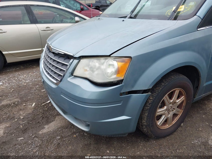 2008 Chrysler Town & Country Touring VIN: 2A8HR54P18R636997 Lot: 45202137