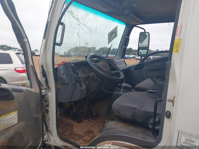 2013 Isuzu Dsl Reg white Lot 111045202866 Vin JALE5W165D7301842