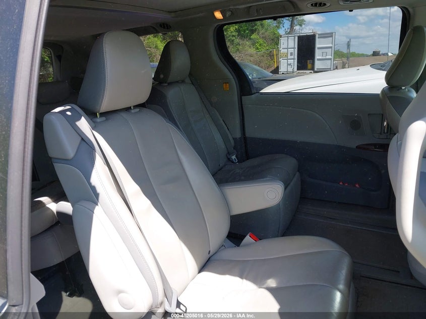 2013 TOYOTA SIENNA VAN 3.5L V-6 DOHC, VVT, 266HP
