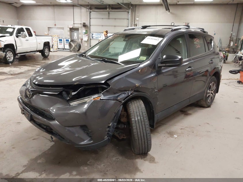 Vin: 2t3bfrev4hw600432, lot: 45702802, toyota rav4 le 20172