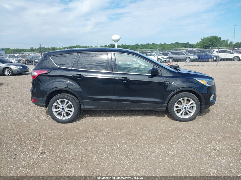 VIN 1FMCU9GD6HUC48302 2017 FORD ESCAPE SE