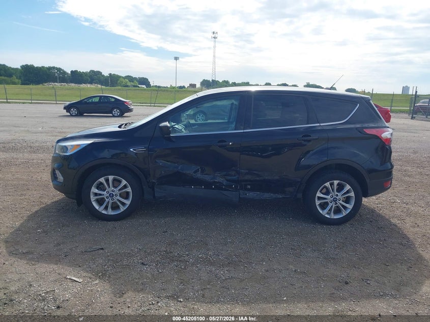 VIN 1FMCU9GD6HUC48302 2017 FORD ESCAPE SE