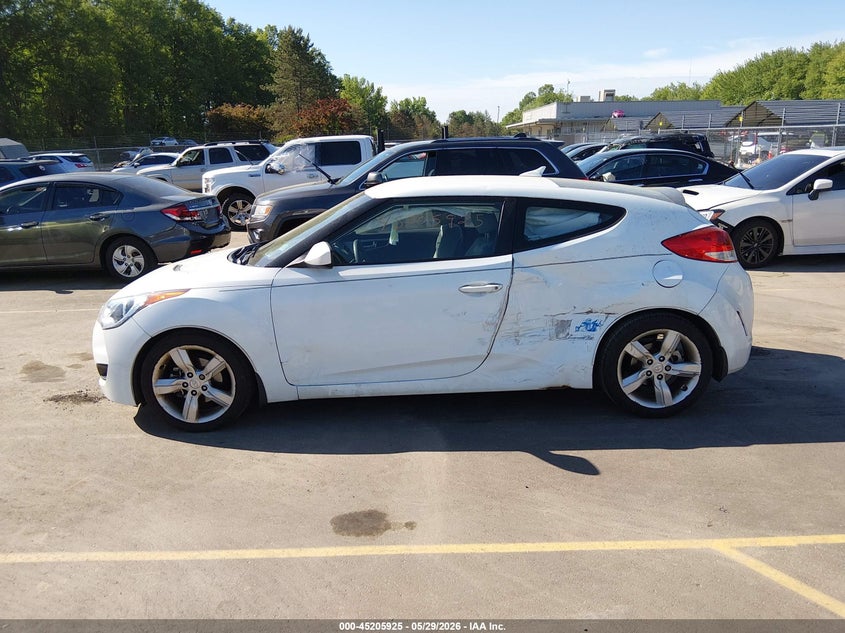 2013 Hyundai Veloster Base W/Gray VIN: KMHTC6AD9DU121189 Lot: 45205925