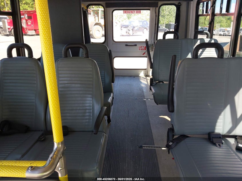 2014 FORD E-350 CUTAWAY auction photo 7