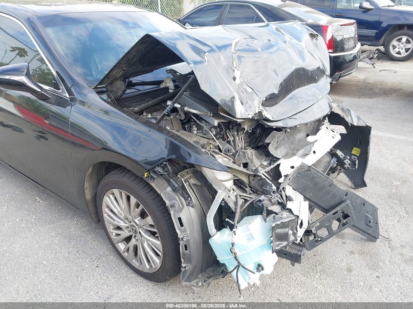 2019 LEXUS ES 350 — Photo 18