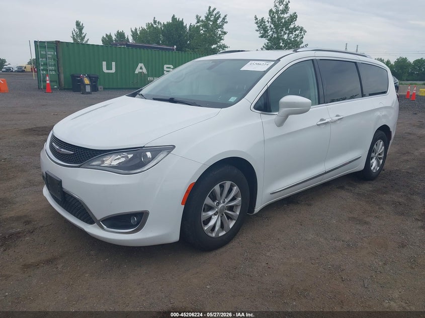 2019 CHRYSLER PACIFICA auction photo 2