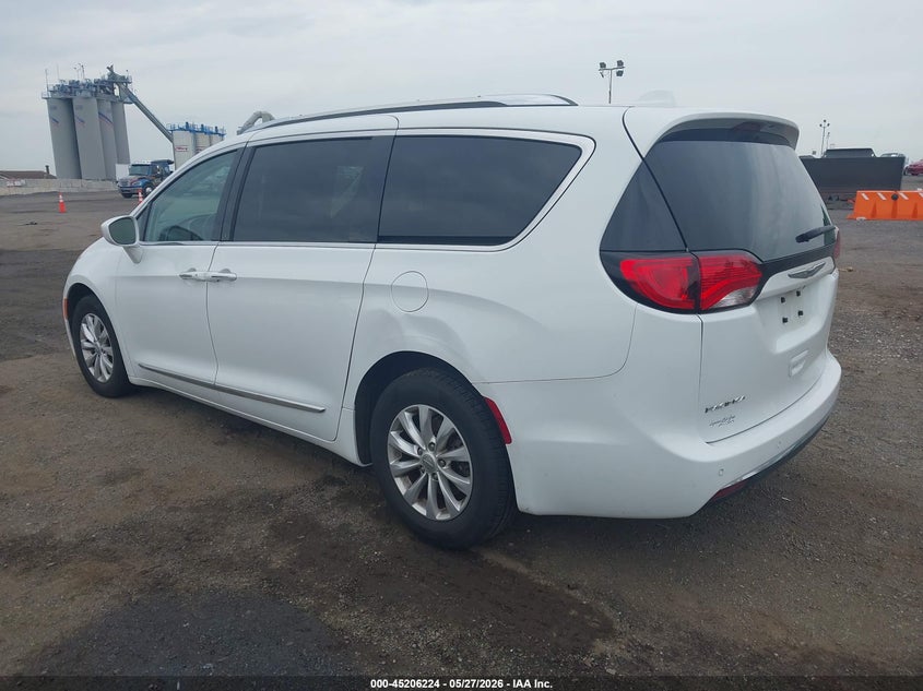 2019 CHRYSLER PACIFICA auction photo 3