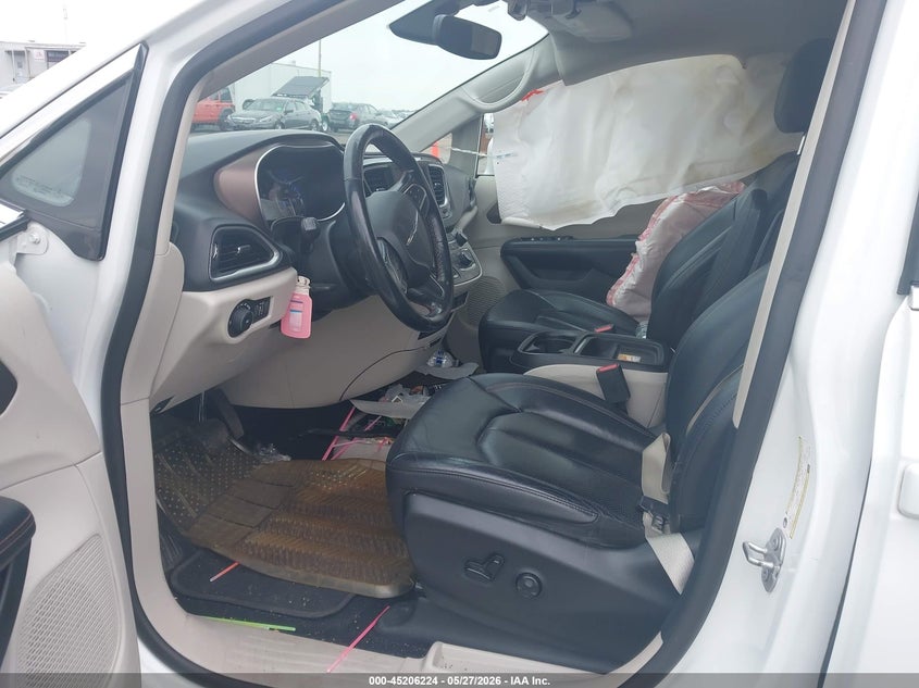 2019 CHRYSLER PACIFICA auction photo 5