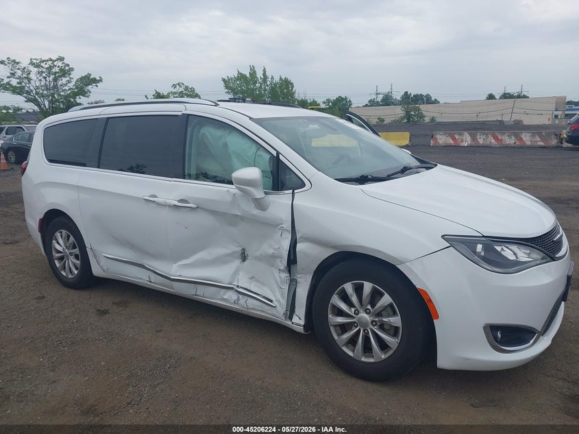2019 CHRYSLER PACIFICA auction photo 6