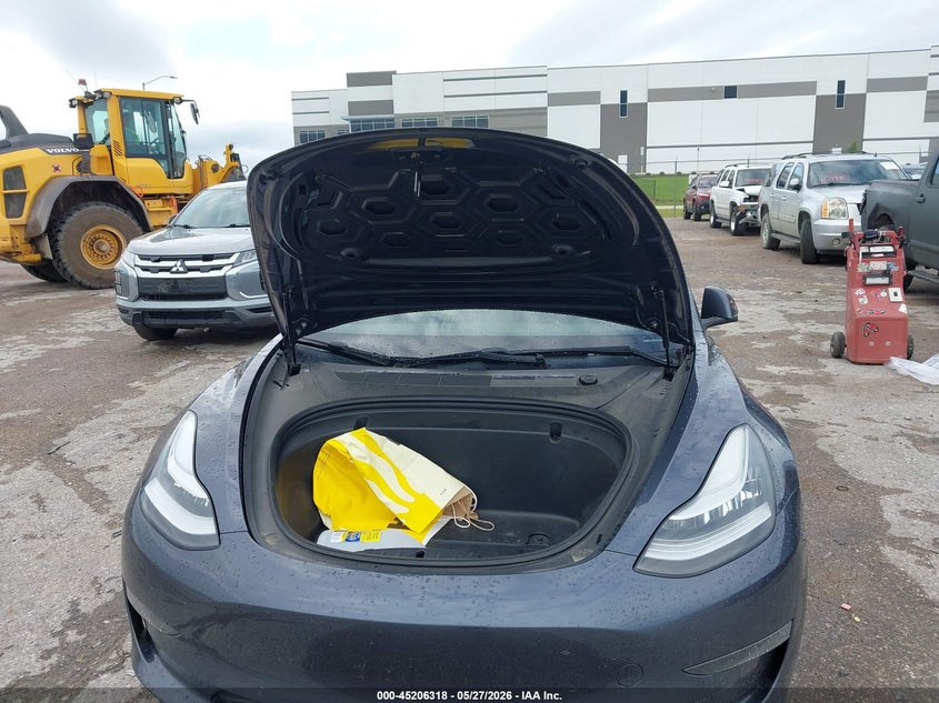 TESLA MODEL 3 - zdjęcie 10