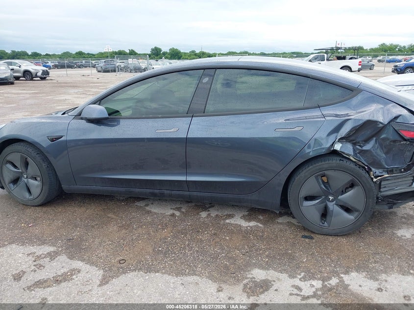 TESLA MODEL 3 - zdjęcie 13