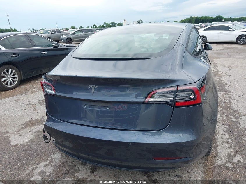 TESLA MODEL 3 - zdjęcie 15