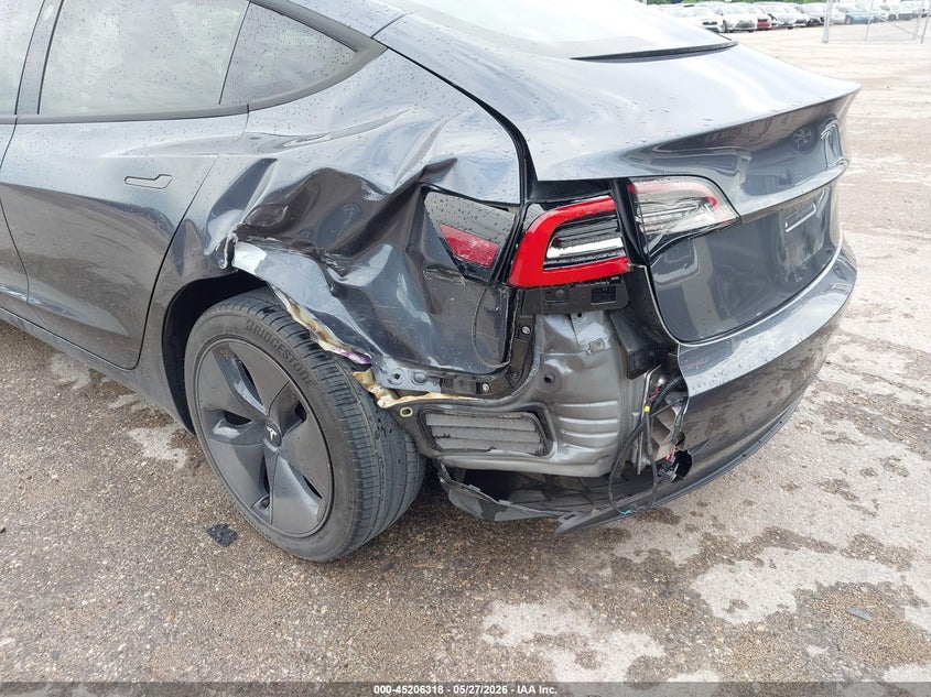 TESLA MODEL 3 - zdjęcie 6