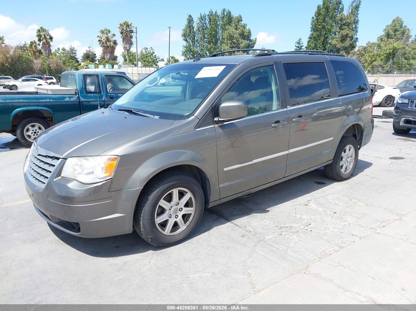 Vin: 2a4rr8d19ar428925, lot: 45704122, chrysler town & country touring plus 20102
