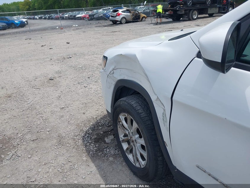 2020 JEEP CHEROKEE auction photo 6