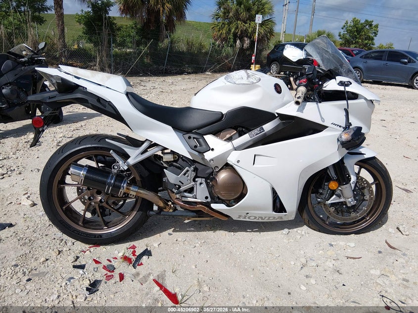 2015 Honda Vfr800 F VIN: JH2RC7956FK100212 Lot: 45206902