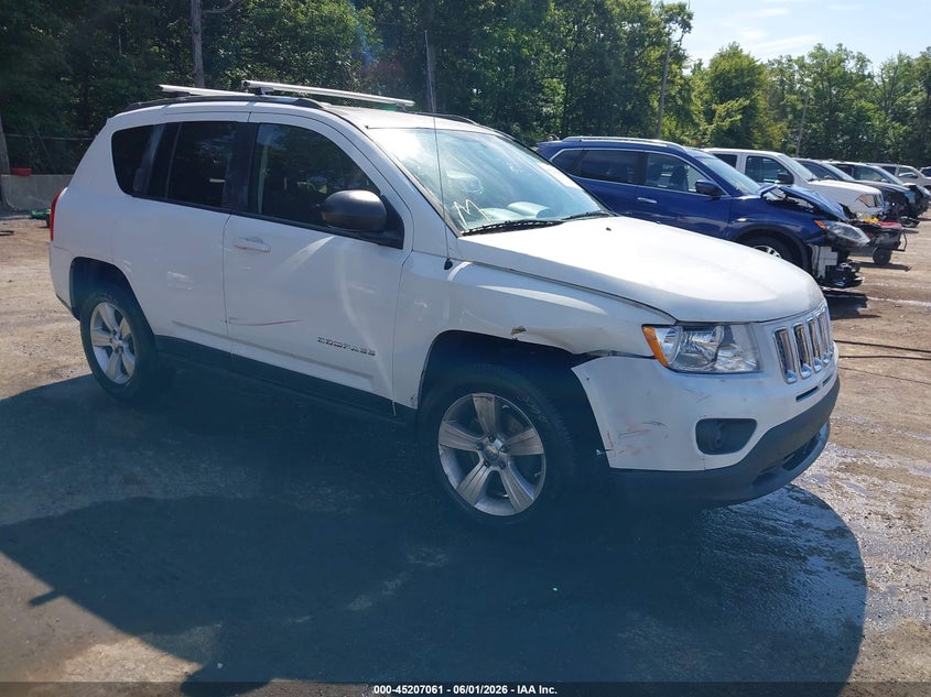 1C4NJDEB7CD638344 2012 Jeep Compass 2.4 Latitude white