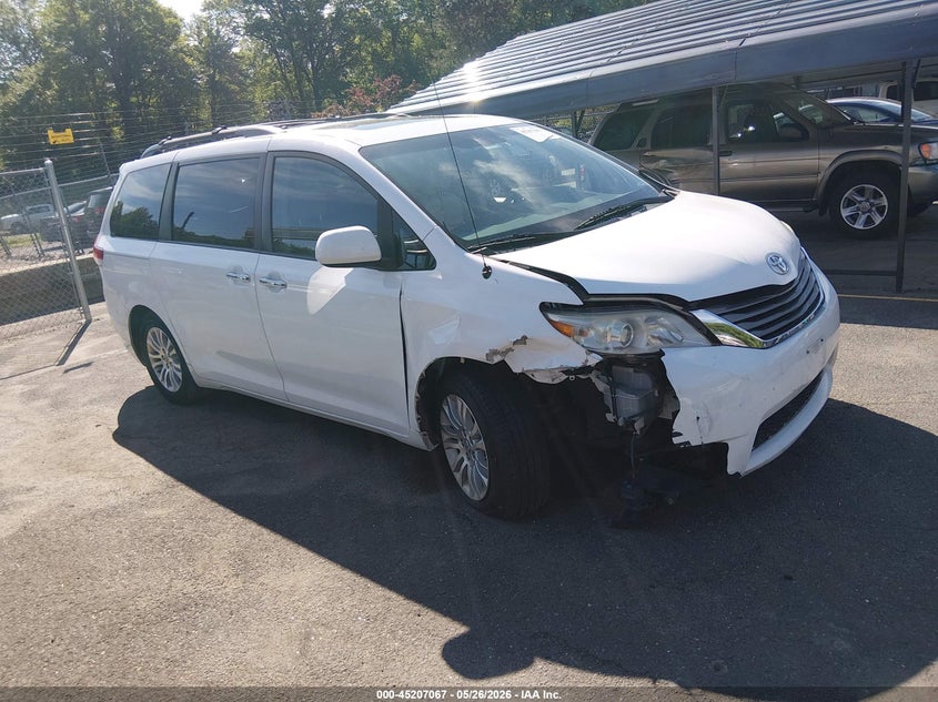 2013 Toyota Sienna Xle V6 8 Passenger
