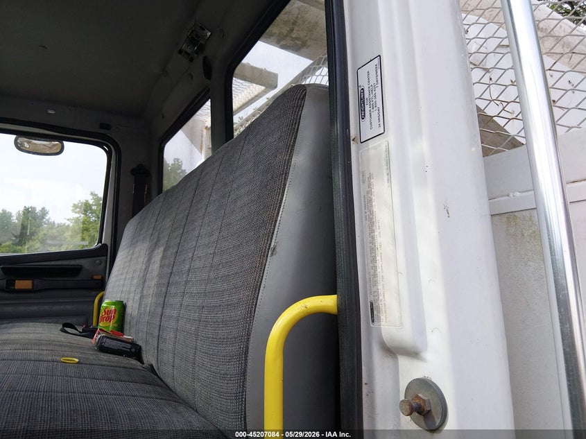 2001 FREIGHTLINER MEDIUM CONVENTIONAL auction photo 7