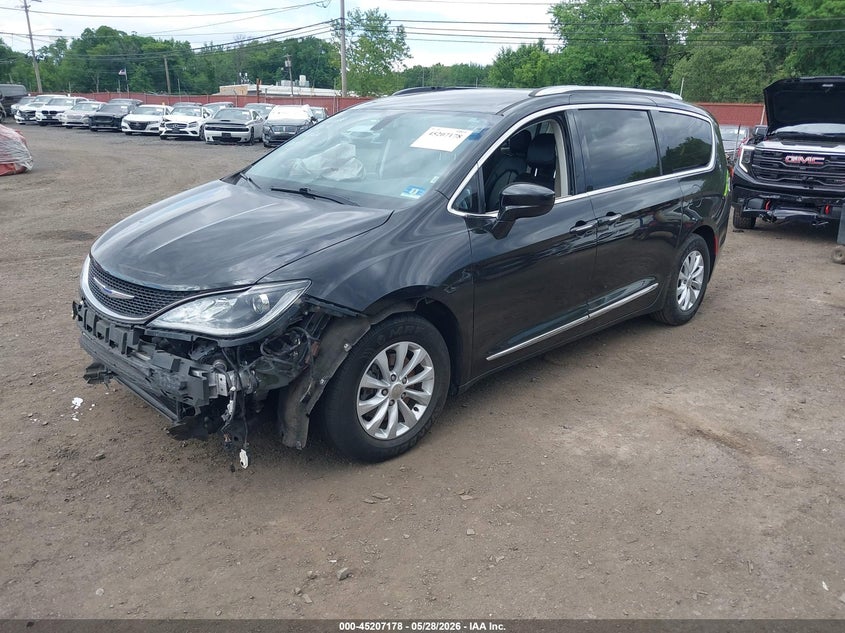 2018 CHRYSLER PACIFICA auction photo 2