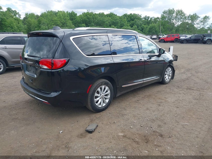 2018 CHRYSLER PACIFICA auction photo 4