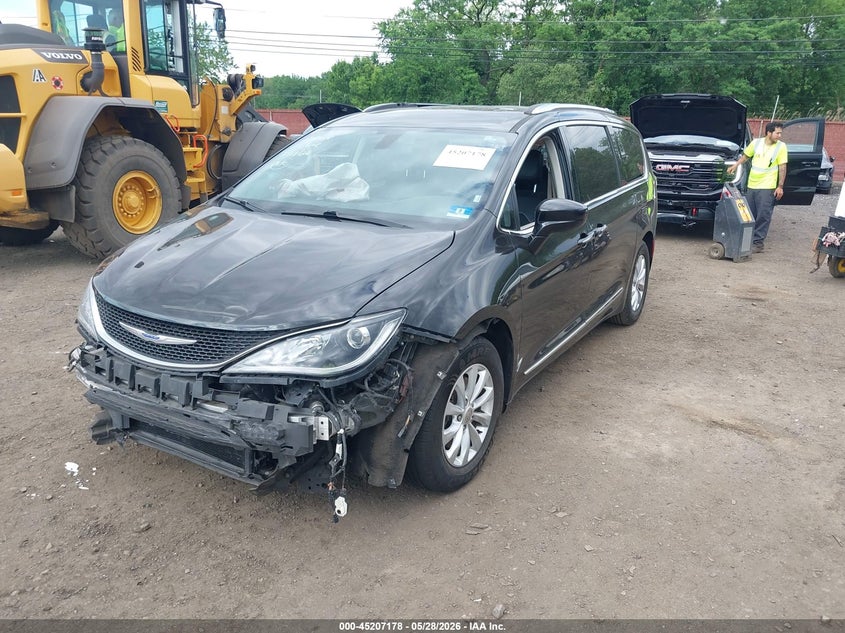 2018 CHRYSLER PACIFICA auction photo 6