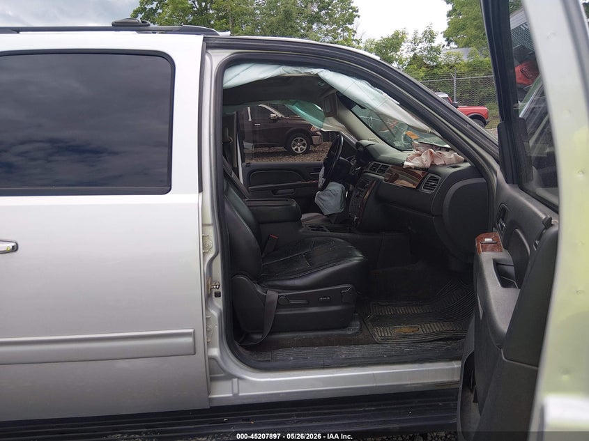 2014 CHEVROLET SUBURBAN 1500 auction photo 5