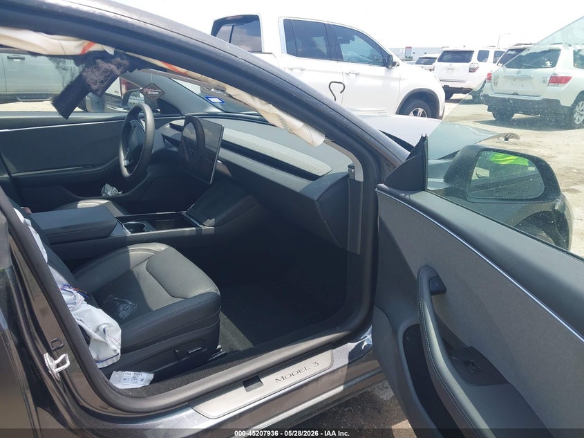 2025 Tesla Model 3 - view 5