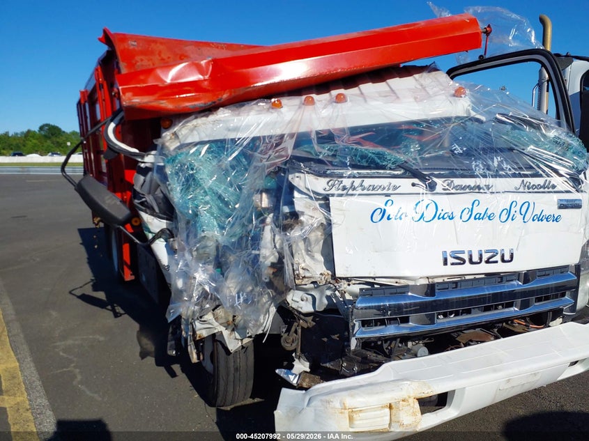 JALE5W164F7900962 2015 Isuzu Dsl Reg At white