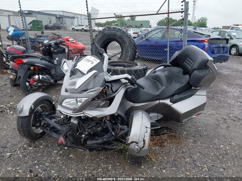 2BXJBWC11BV002104 2011 Can-Am Spyder Roadster Rts photo 1