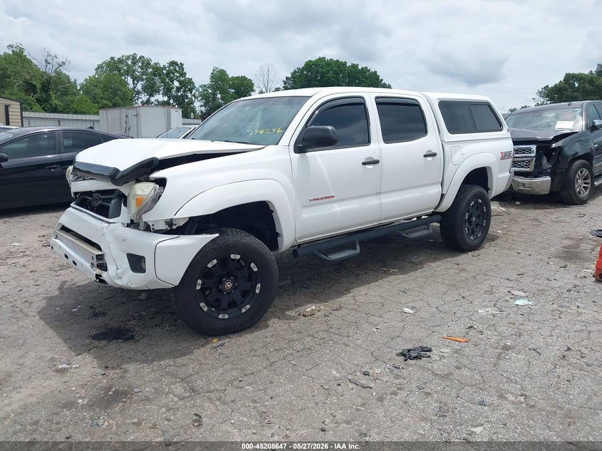 2014 TOYOTA TACOMA auction photo 2