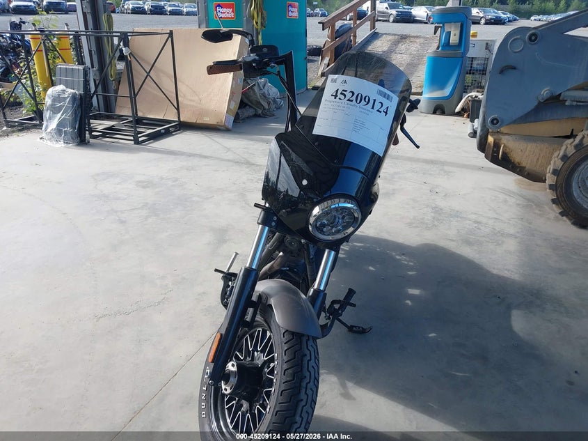 2016 VICTORY GUNNER MOTO 2