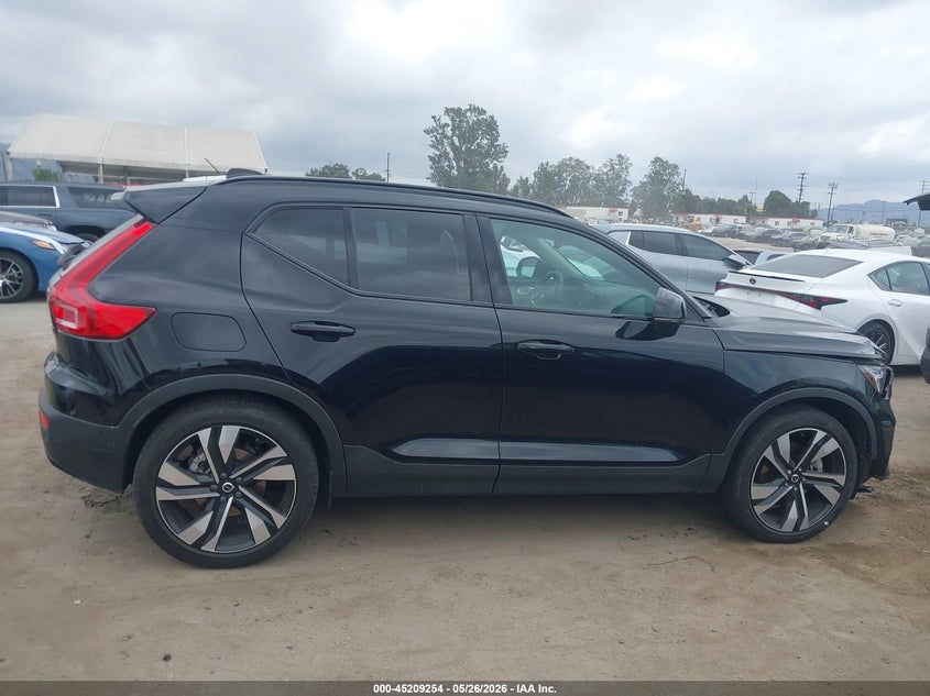 2024 Volvo Xc40 B5 Plus Dark Theme VIN: YV4L12ULXR2240066 Lot: 45209254