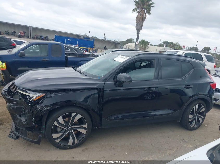 2024 Volvo Xc40 B5 Plus Dark Theme VIN: YV4L12ULXR2240066 Lot: 45209254