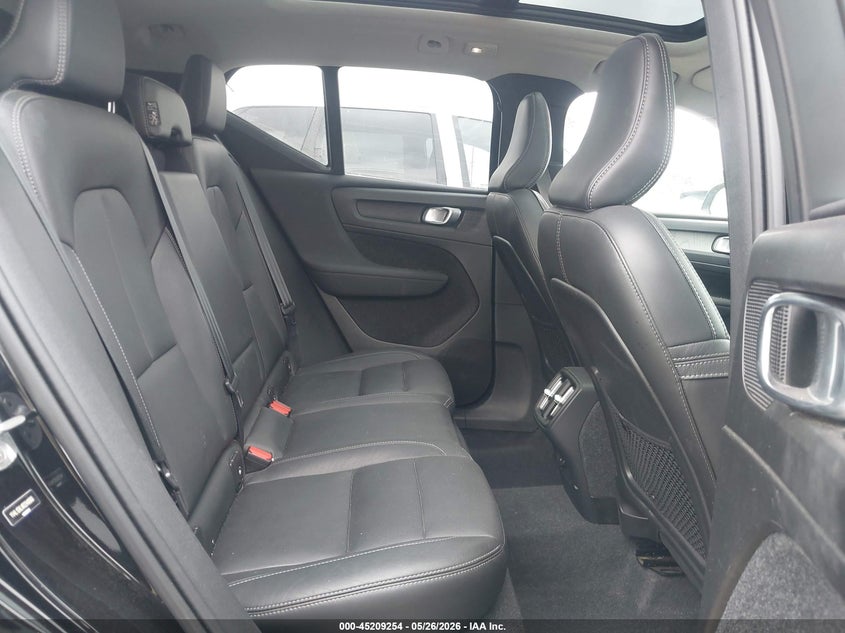 2024 Volvo Xc40 B5 Plus Dark Theme VIN: YV4L12ULXR2240066 Lot: 45209254