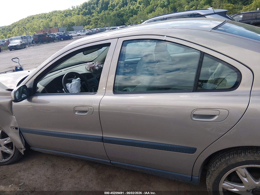 2002 Volvo S60 Awd VIN: YV1RH58D622144707 Lot: 45209491