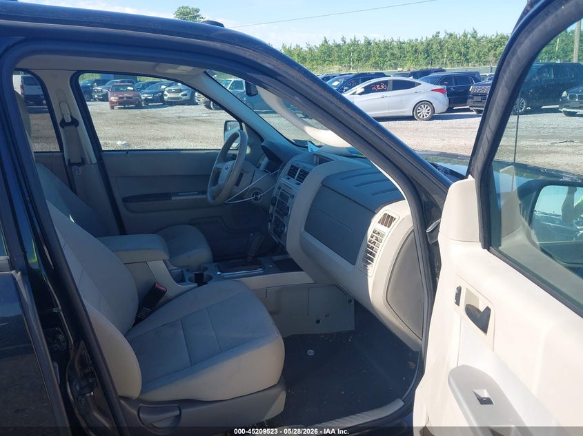 1FMCU9D7XCKB37979 2012 Ford Escape 2.5 Xlt black