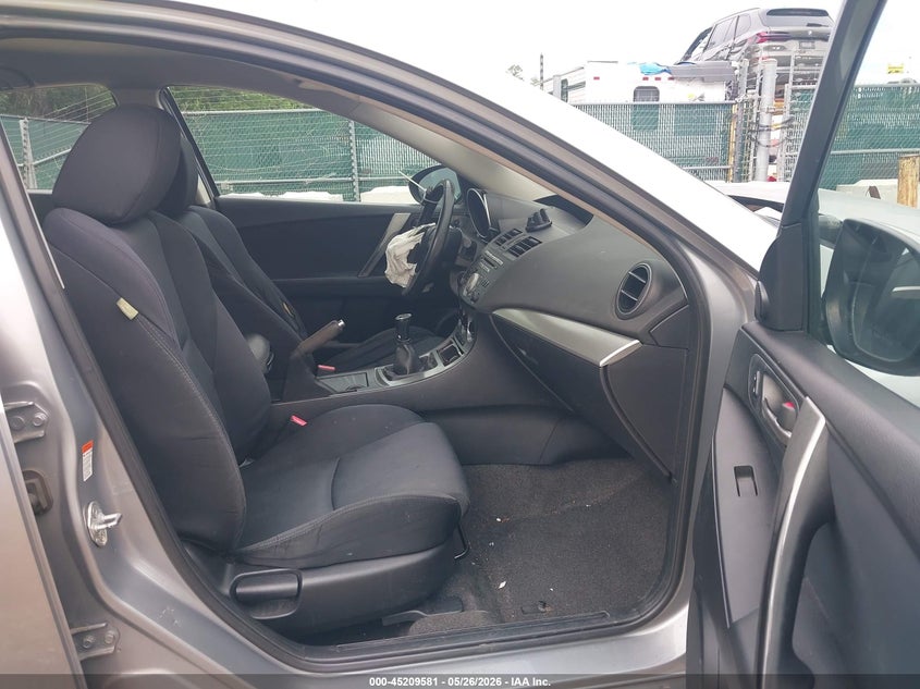 MAZDA MAZDA3 2011 VIN JM1BL1U64B1476723