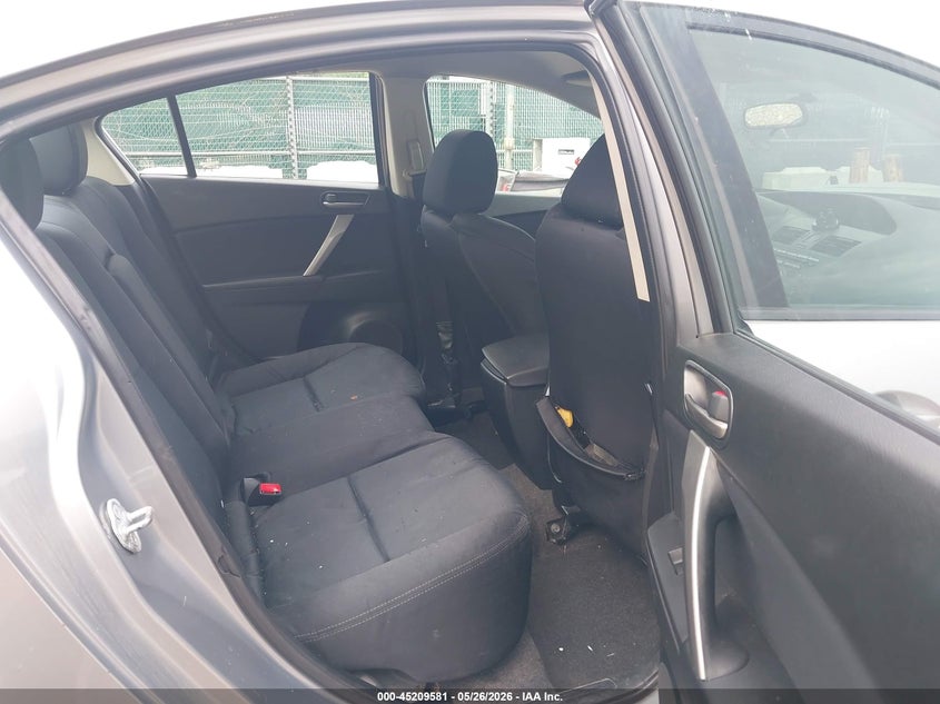MAZDA MAZDA3 2011 VIN JM1BL1U64B1476723