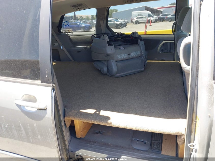 2004 Toyota Sienna Le VIN: 5TDBA23C04S016001 Lot: 45210396