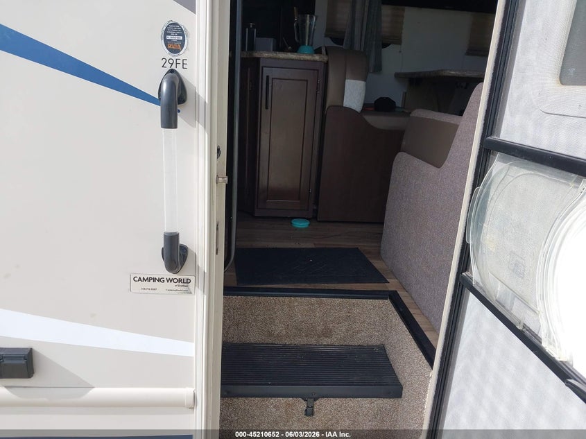 2017 Ford E-450 Cutaway VIN: 1FDXE4FS9HDC77181 Lot: 45210652